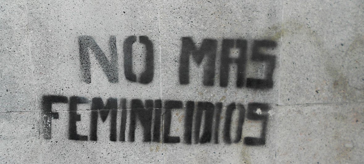 Parede na Cidade do México com a mensagem "Chega de feminicídios” em graffiti contra assassinatos motivados pelo gênero