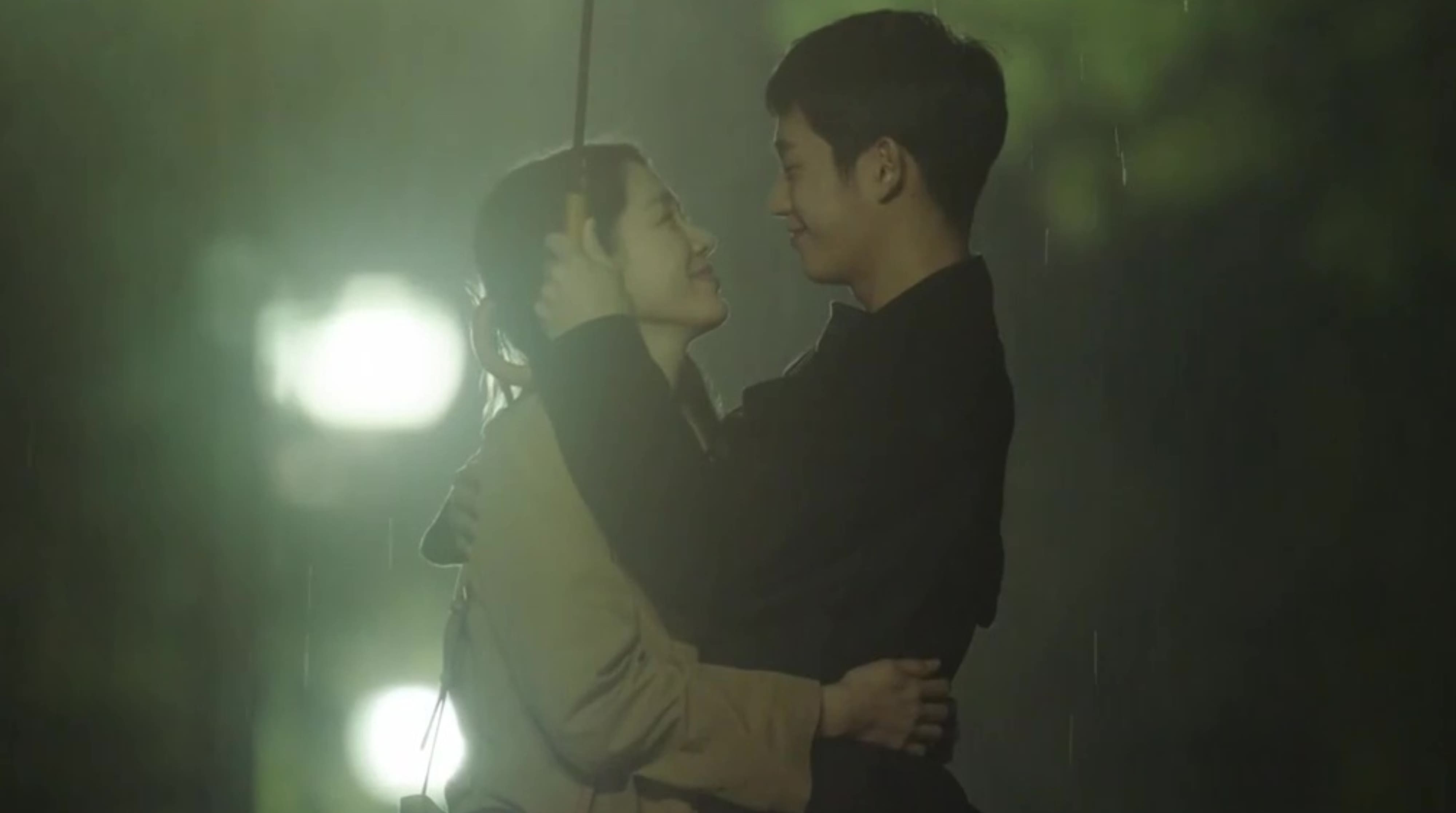 Personagens de Son Ye Jin e Jung Hae In em Something In The Rain - Foto: Reprodução/JTBC