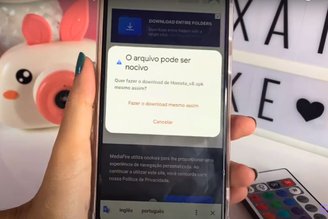 Há diversos vídeos no YouTube ensinando como baixar o estilo Instagram de iPhone em celulares Android.