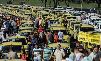 Protesto de taxistas no Rio de Janeiro.