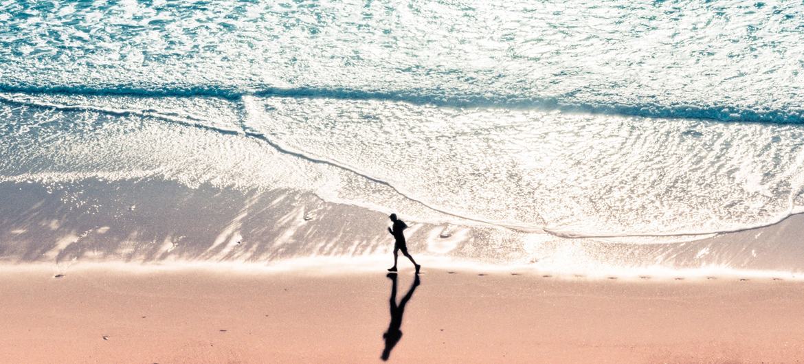 Praia da Nazaré, em Portugal. A sustentabilidade em países costeiros deve ser acompanhada pela preservação do oceano