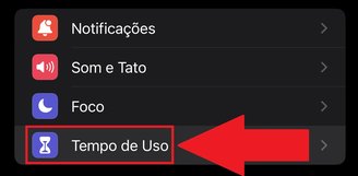 É preciso descer a tela para achar a opção "Tempo de Uso".