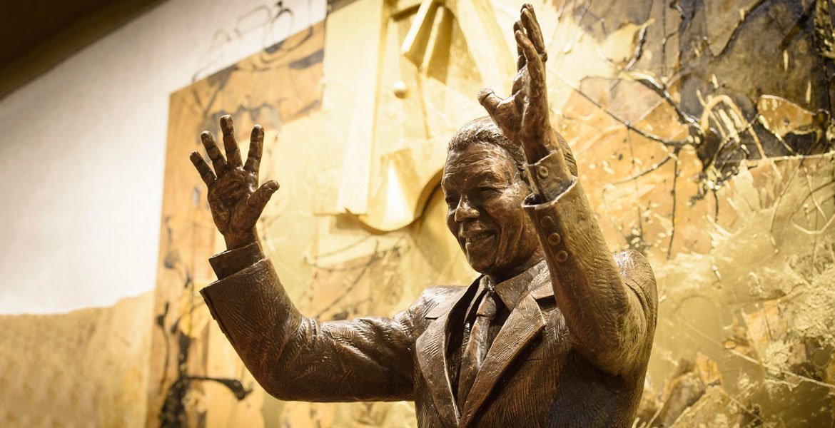 Estátua de Nelson Mandela na sede da ONU em Nova Iorque