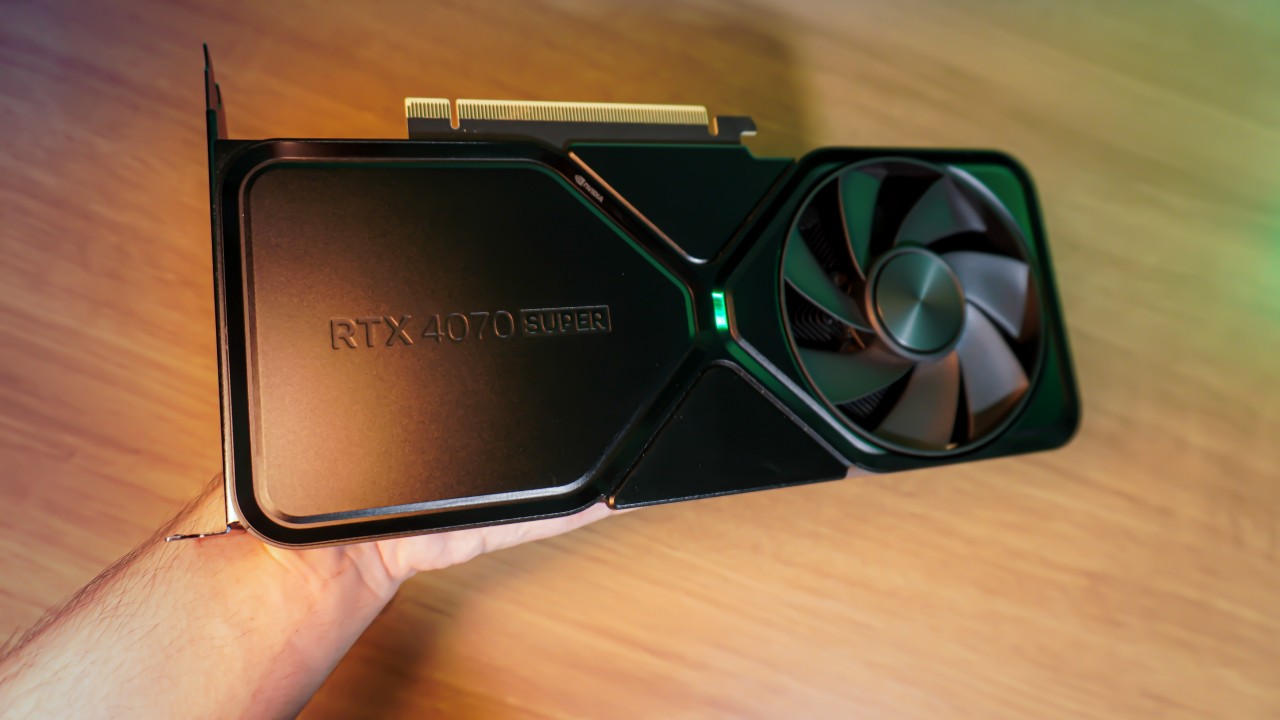 A RTX 4070 SUPER é uma boa GPU, mas tome cuidado com o preço.