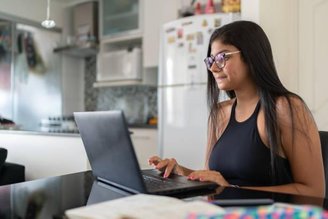 Criar o currículo corretamente abre mais portas para entrevistas de emprego. (Fonte: GettyImages/Reprodução)