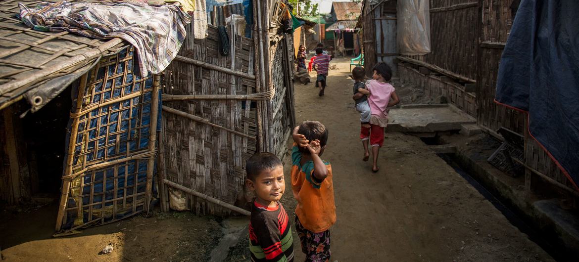 Um campo de deslocados em Sittwe, capital do estado de Rakhine, em Mianmar (arquivo)