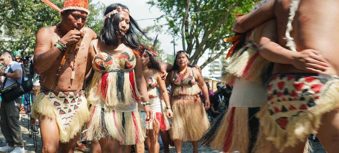 Dança Carrizo apresentada pelos indígenas Cubeo na COP16