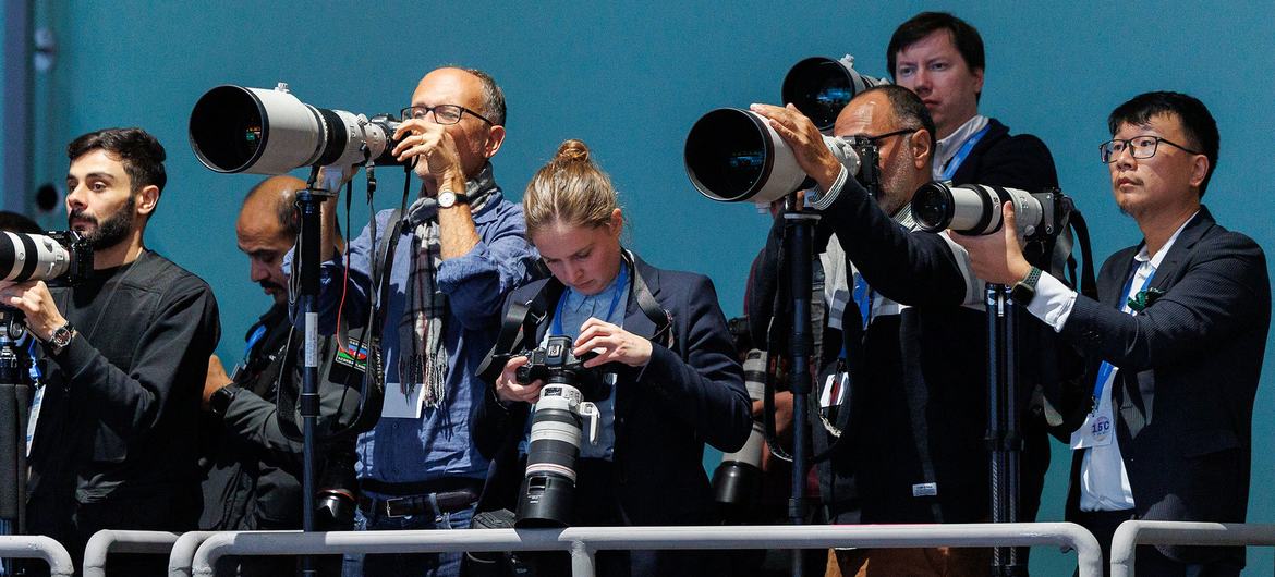 Fotógrafos documentam a reunião da COP29 em Baku, Azerbaijão